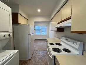 165 Manorhaven Blvd in Port Washington, NY - Building Photo - Building Photo