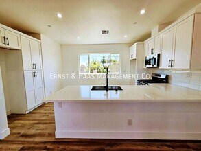 5016 N Bentree Cir in Long Beach, CA - Building Photo - Building Photo