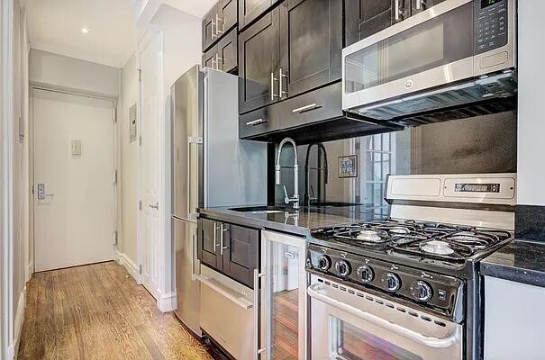 53 Leroy St in New York, NY - Building Photo - Building Photo