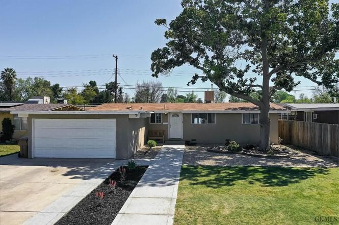 132 Morrison St in Bakersfield, CA - Foto de edificio