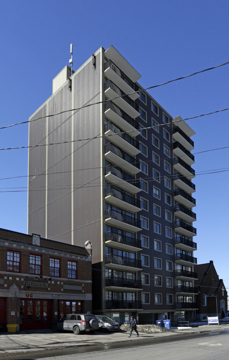 Parkdale Towers in Ottawa, ON - Building Photo