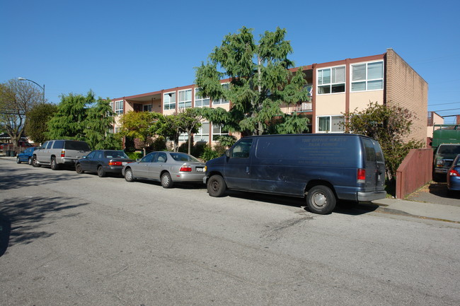 1425 Beacon Ave in San Mateo, CA - Building Photo - Building Photo