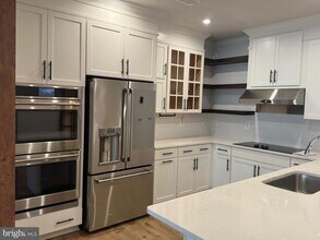 13547 SAYWARD Blvd in Herndon, VA - Building Photo - Building Photo