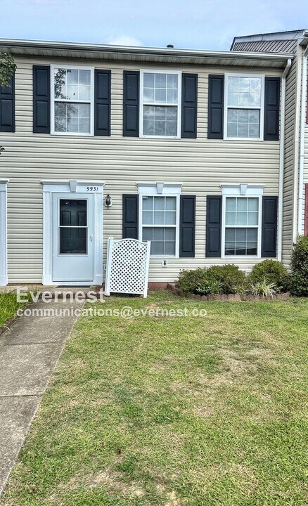 9931 Matti Hill Ct in Fredericksburg, VA - Foto de edificio