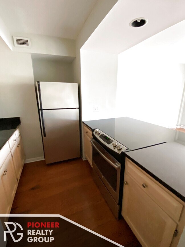 433 W Wellington Ave, Unit 10H in Chicago, IL - Foto de edificio - Building Photo