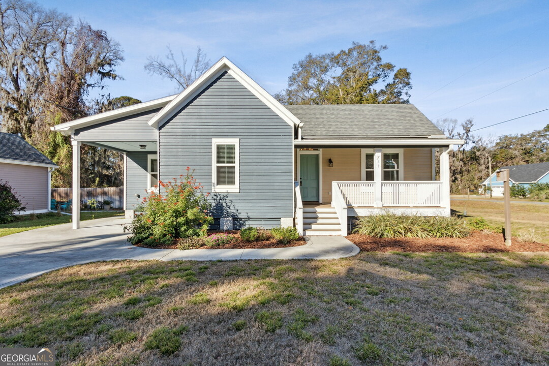 711 Wheeler St in St. Marys, GA - Building Photo