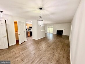 214 Fernwood Pl in Warrenton, VA - Foto de edificio - Building Photo