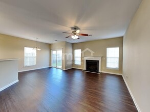 124 Barrington Dr in Mount Holly, NC - Foto de edificio - Building Photo