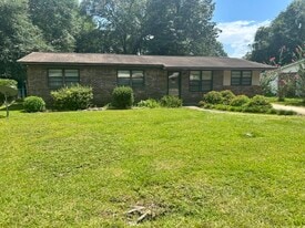 1511 Texas Pkwy in Crestview, FL - Building Photo