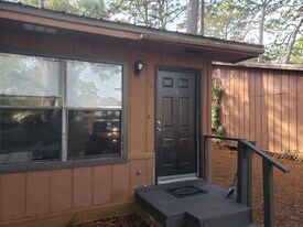 29 6th St, Unit 29 D in Shalimar, FL - Building Photo