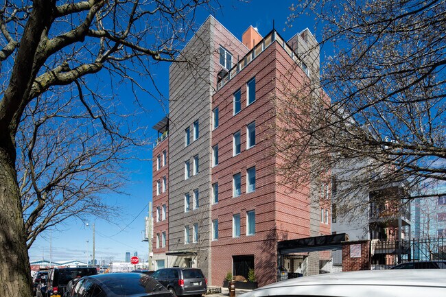 75 Columbia St in Brooklyn, NY - Foto de edificio - Building Photo