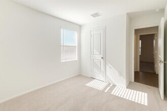 461 Whoopers Lp in Uhland, TX - Building Photo - Building Photo