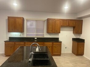 102 Elderberry Ct in Tehachapi, CA - Foto de edificio - Building Photo