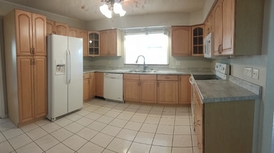 2456 Broadvue Ave in Eustis, FL - Foto de edificio - Building Photo