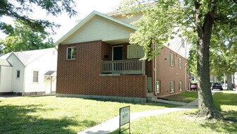 925 Bluemont Ave in Manhattan, KS - Building Photo