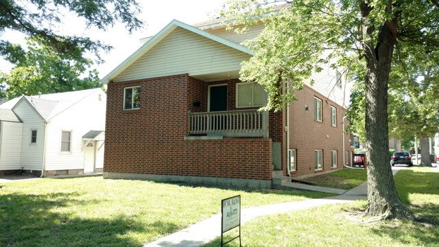 925 Bluemont Ave in Manhattan, KS - Building Photo