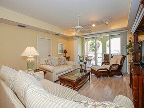 5225 E Harbor Village Dr in Vero Beach, FL - Building Photo - Building Photo