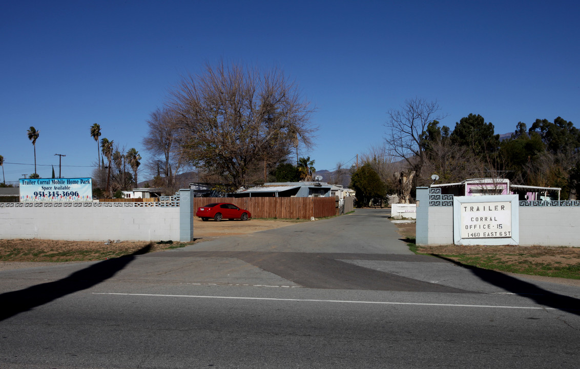 1460 E 6th St in Beaumont, CA - Building Photo