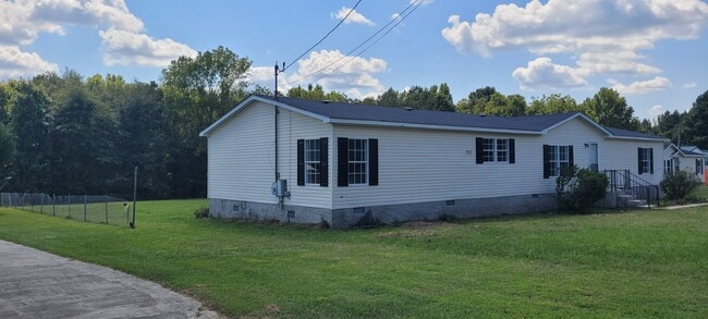 114 Linda Sue Ln in Kathleen, GA - Building Photo - Building Photo