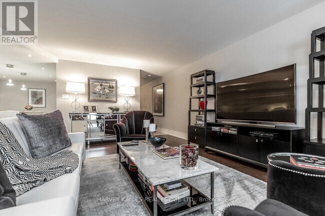 110 Bloor St W in Toronto, ON - Building Photo - Building Photo