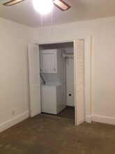 1457 E Palm Ave, Unit Studio in El Segundo, CA - Building Photo - Building Photo