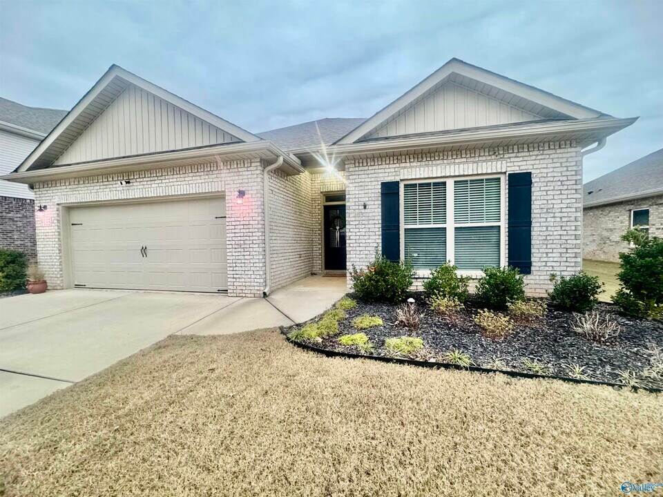 91333 Monteagle Blvd SE in Owens Cross Roads, AL - Building Photo