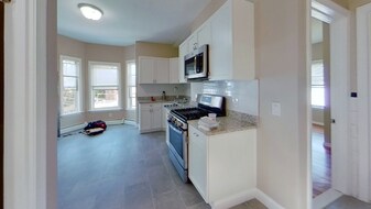 112 George St, Unit #3 in Boston, MA - Building Photo