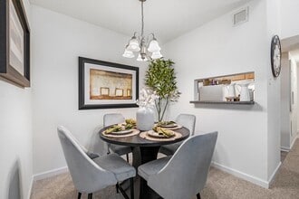 Crossroads in Metairie, LA - Foto de edificio - Building Photo