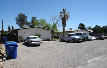 2202-2212 N Madelyn Ave in Tucson, AZ - Building Photo - Building Photo