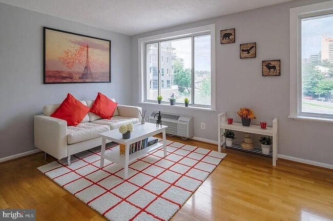 property at 1730 Arlington Blvd