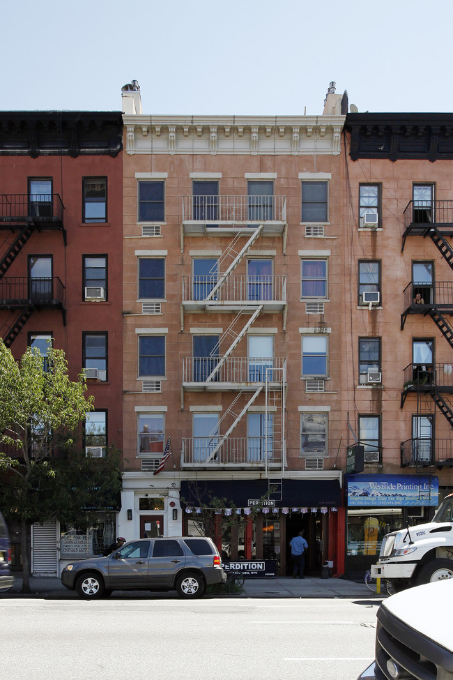 692 Tenth Ave in New York, NY - Foto de edificio - Building Photo