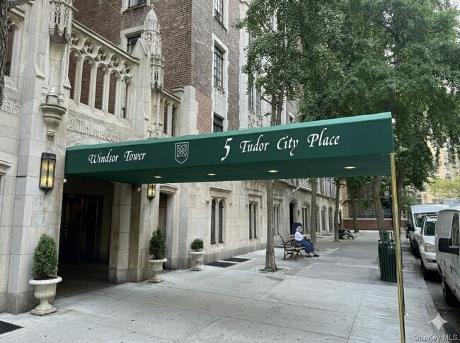 property at 5 Tudor City Pl