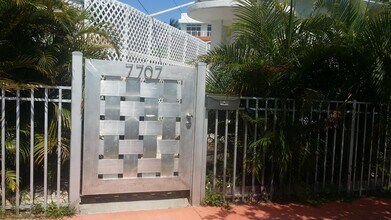 7707 Hawthorne Ave in Miami Beach, FL - Building Photo - Building Photo