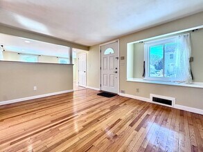 10 Marrigan St in Arlington, MA - Foto de edificio - Building Photo