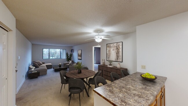 Sugar Hill in Brunswick, NY - Foto de edificio - Building Photo