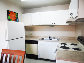 Cambridge West Apartments in Baton Rouge, LA - Building Photo - Building Photo