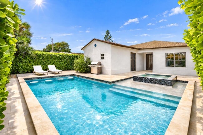 7606 S Olive Ave in West Palm Beach, FL - Building Photo - Building Photo