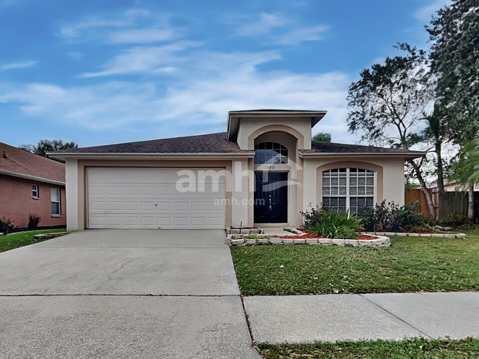 1722 Wakefield Dr in Brandon, FL - Building Photo