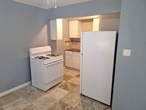2416 Kentucky St in Bakersfield, CA - Building Photo - Building Photo