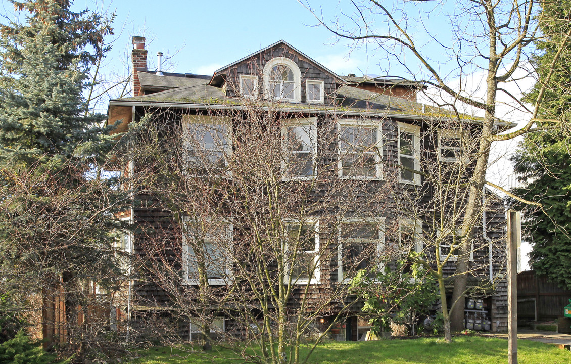 205 13th Ave E in Seattle, WA - Foto de edificio