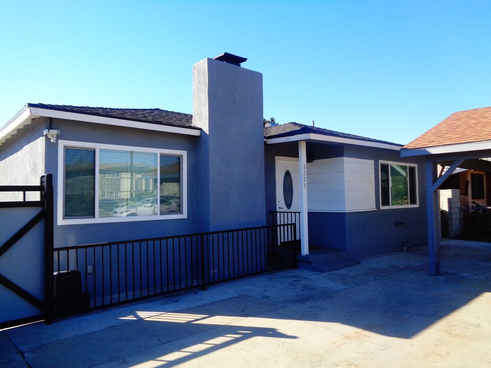 8209 Norwalk Blvd in Whittier, CA - Building Photo