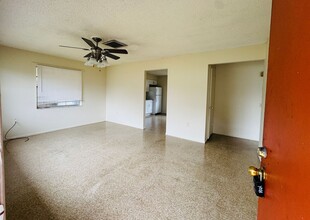 2027 Tennyson St-Unit -2029 in Lakeland, FL - Building Photo - Building Photo