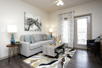 Royal Vista in Edinburg, TX - Building Photo - Interior Photo