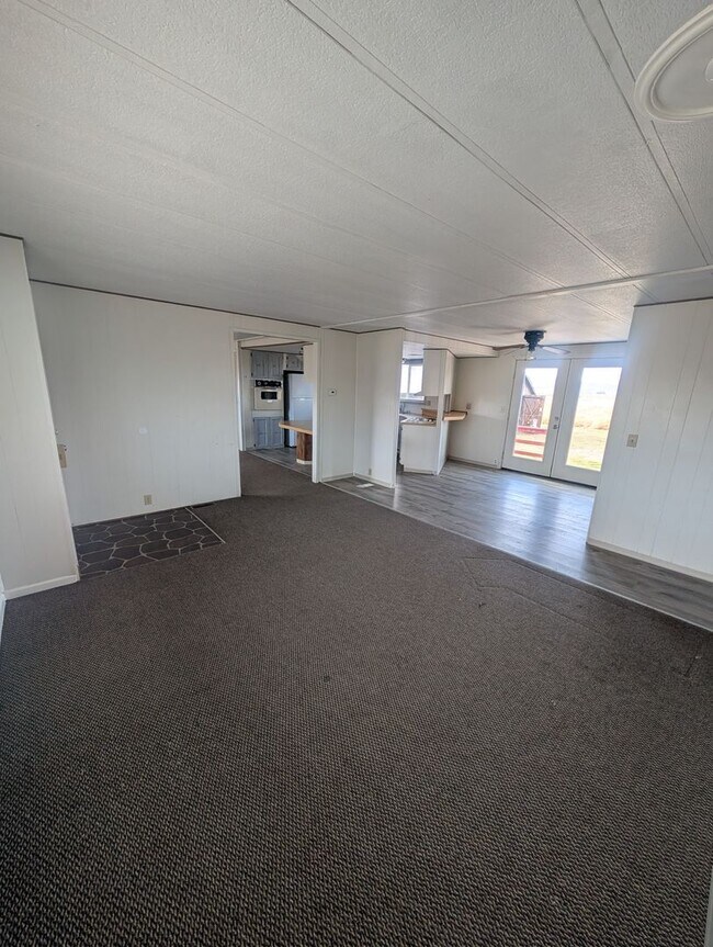 8216 Homedale Rd in Klamath Falls, OR - Building Photo - Building Photo