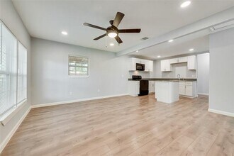 5437 David Strickland Rd in Fort Worth, TX - Building Photo - Building Photo