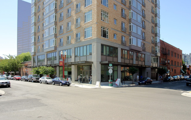 Pacific Tower Apartments in Portland, OR - Building Photo - Building Photo