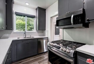 2002 20th St in Santa Monica, CA - Building Photo - Building Photo