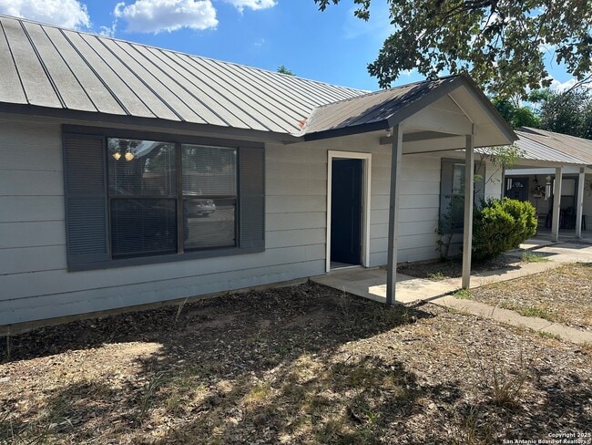 property at 401 W Adams St
