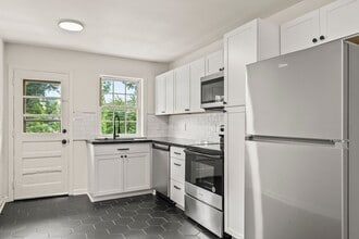 1640 W Northwest Blvd in Winston-Salem, NC - Foto de edificio - Building Photo