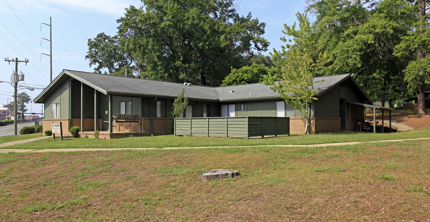 Selby Complex in Tallahassee, FL - Building Photo